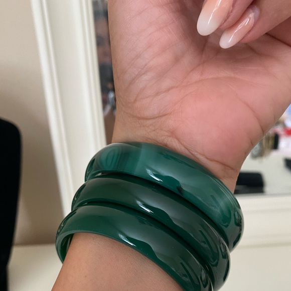 All around green jade bangle. - Picture 2 of 3